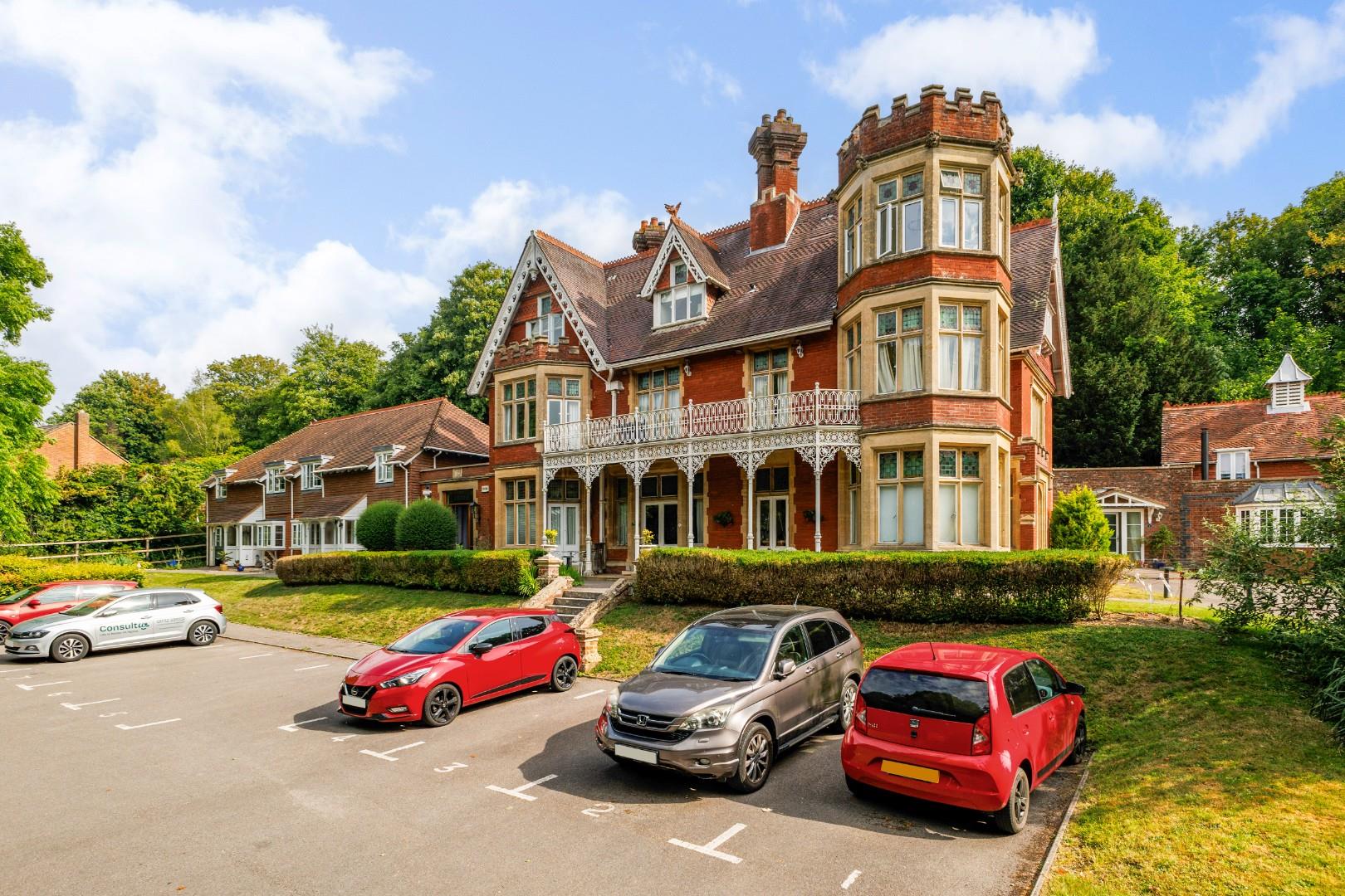 Hughendon Manor, Petersfinger, Salisbury