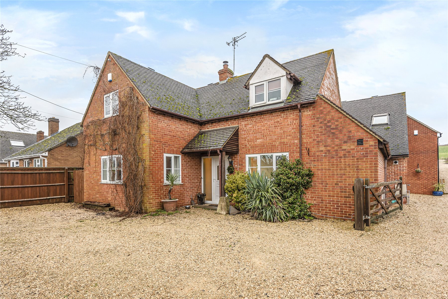 5 BEDROOM HOUSE, 3 BEDROOM ANNEX, TACKLEY, Oxfordshire, OX5