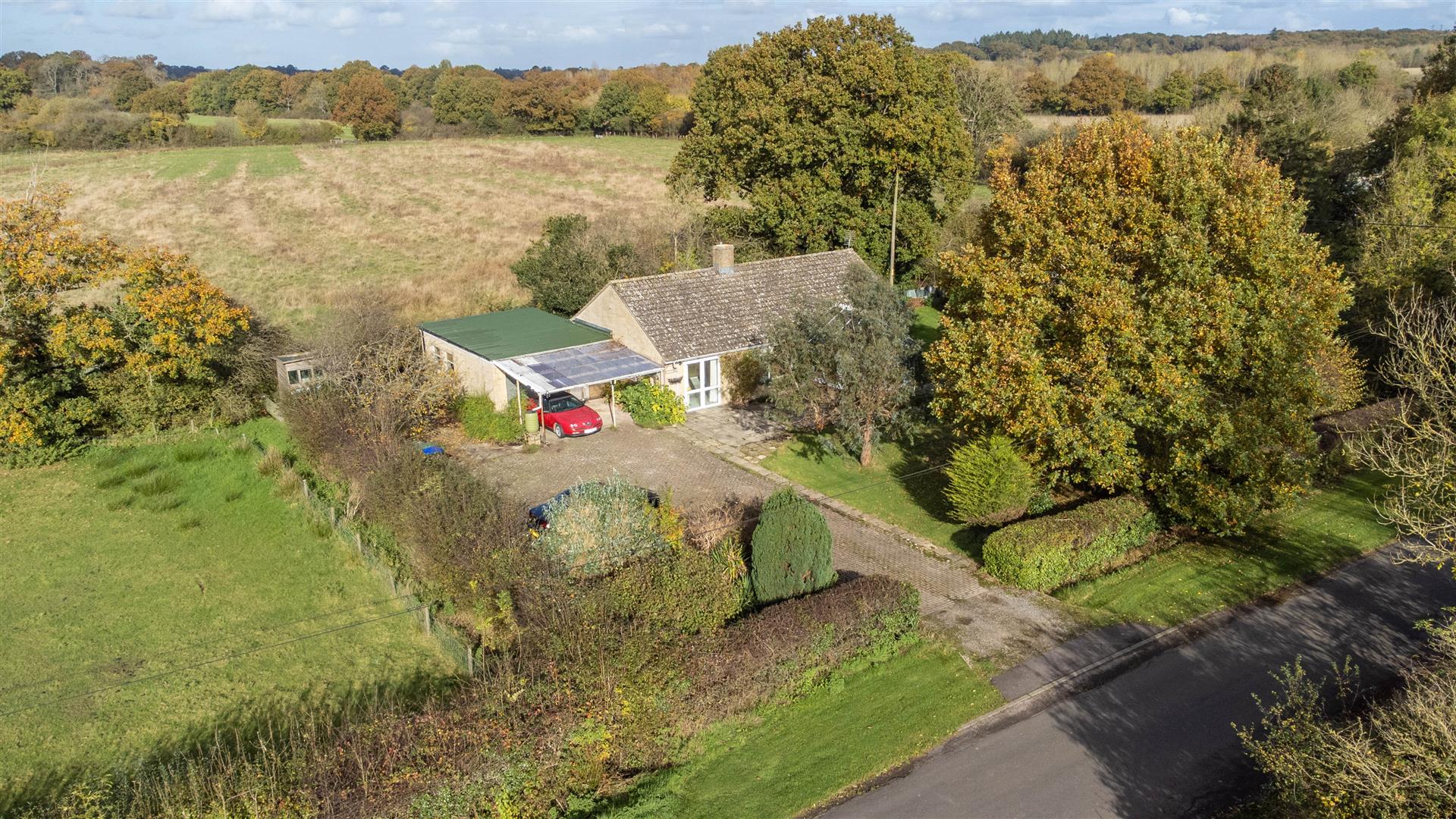 Cloatley Road, Hankerton