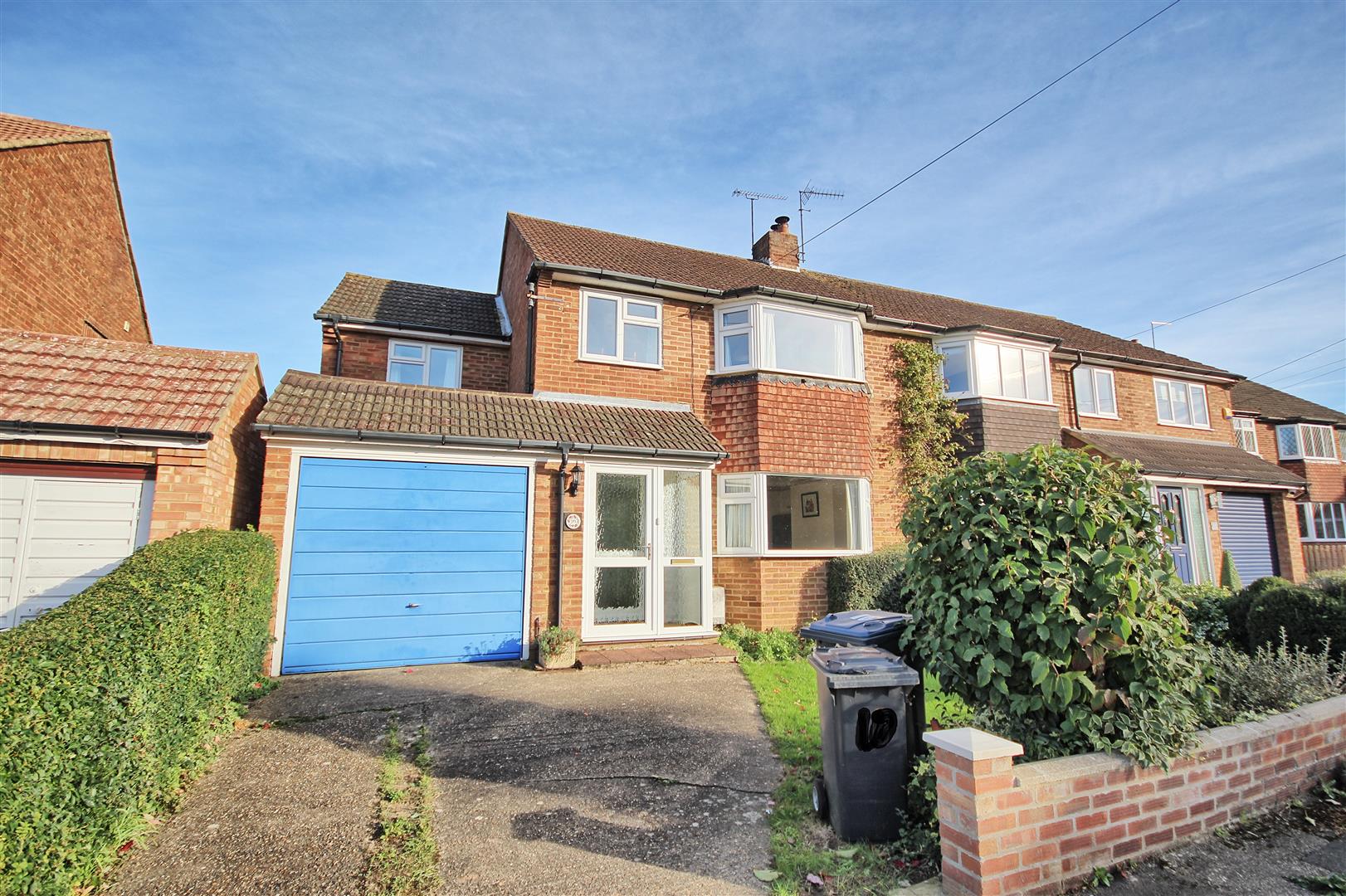 WICKLANDS ROAD, HUNSDON - CHAIN FREE