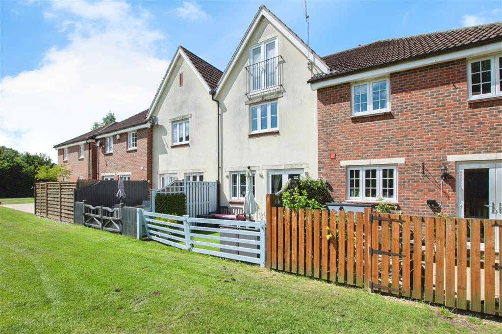 Cracklewood Close, West Moors, Ferndown, BH22