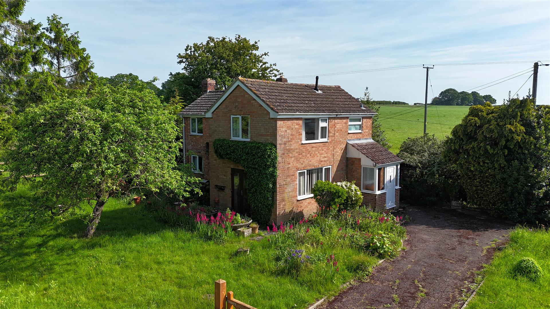Upleadon, Newent