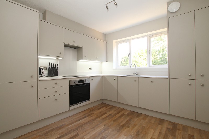 Manning Close, East Grinstead, West Sussex. RH19 2DR