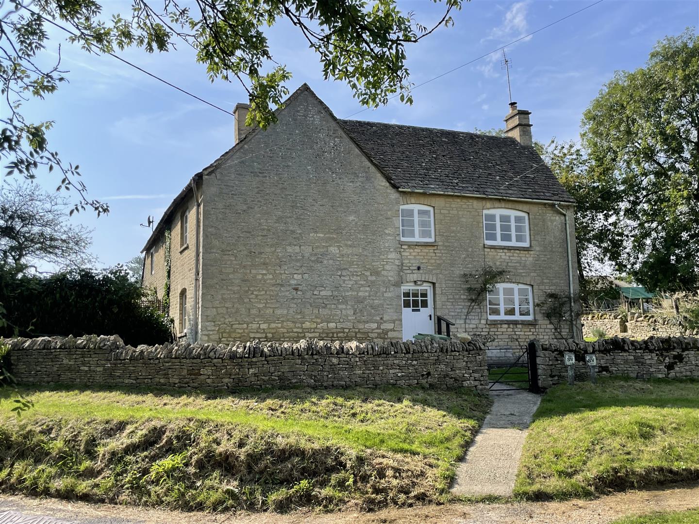 Little Barrington, Burford