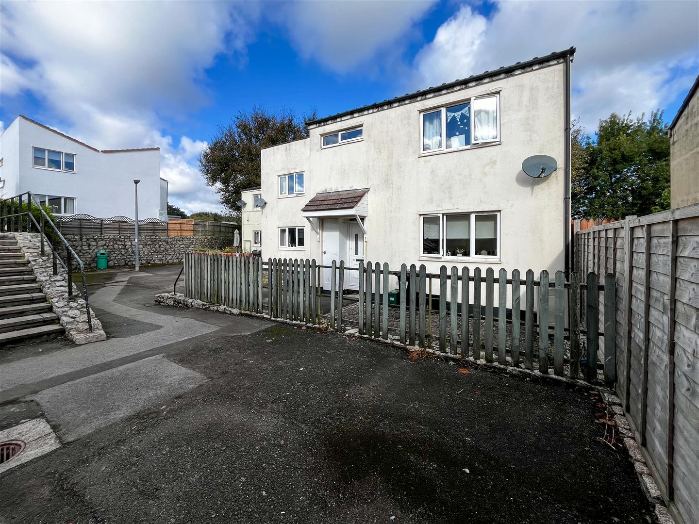 Two bedroom end of terrace home, Helston