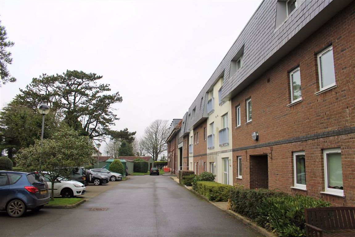 Willow Court, Clyne Common