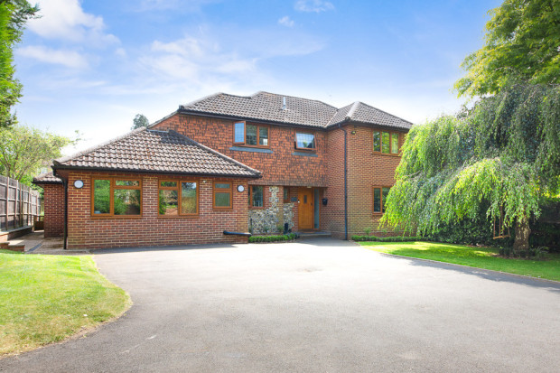 Harriotts Close,  Ashtead, KT21