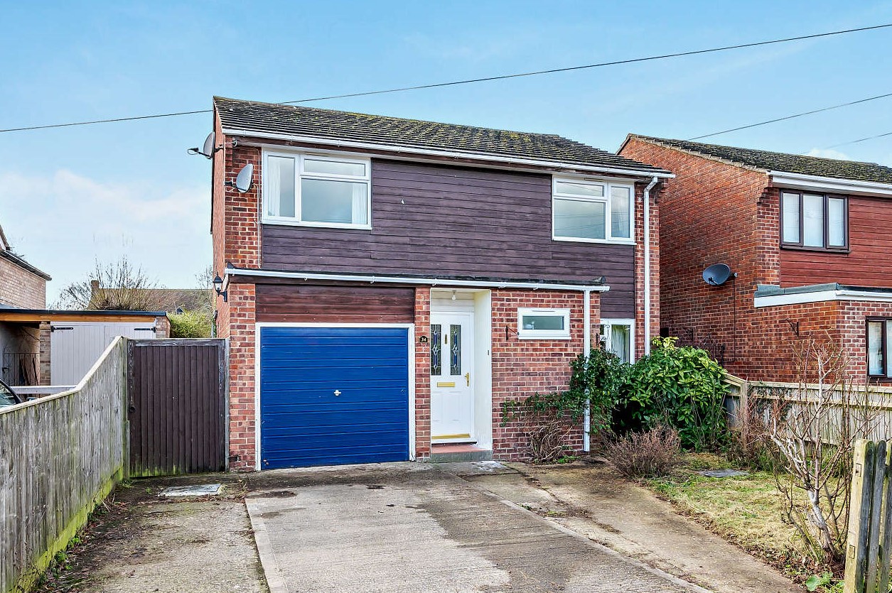 College Crescent, Oakley
