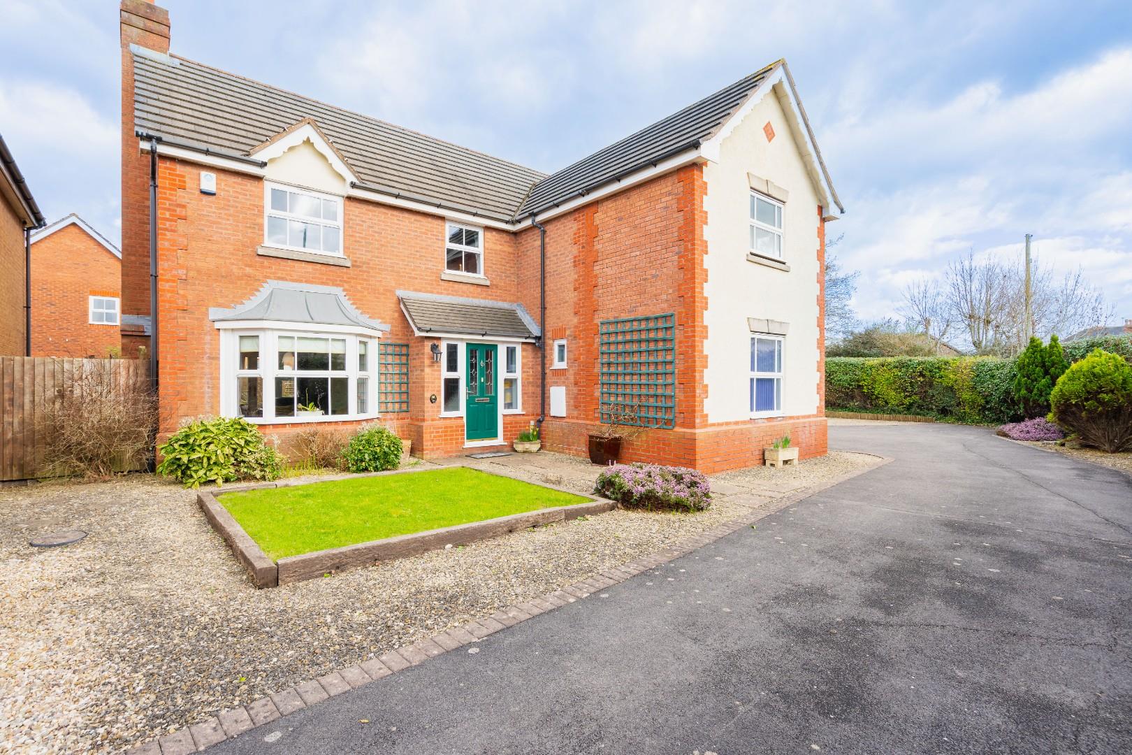 Exceptional family residence in Yatton's North End