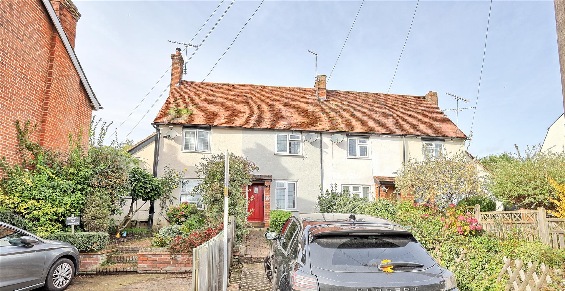 HIGH STREET - PUCKERIDGE - CHAIN FREE AND PARKING