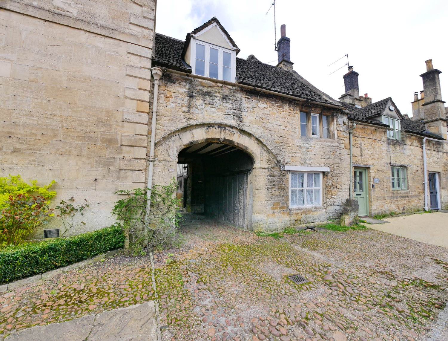 Lower High Street, BURFORD