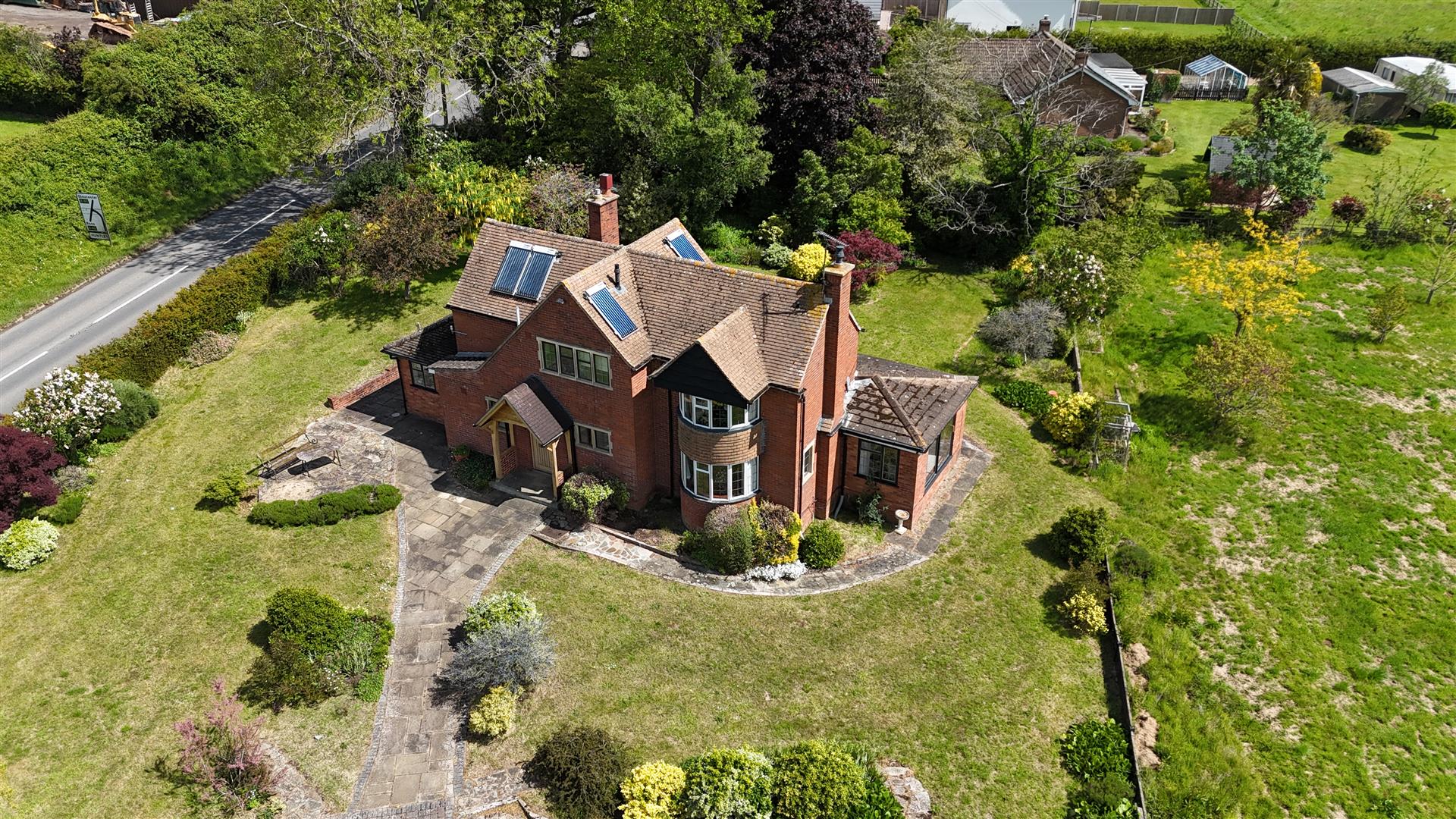 Broom Hill, Huntley