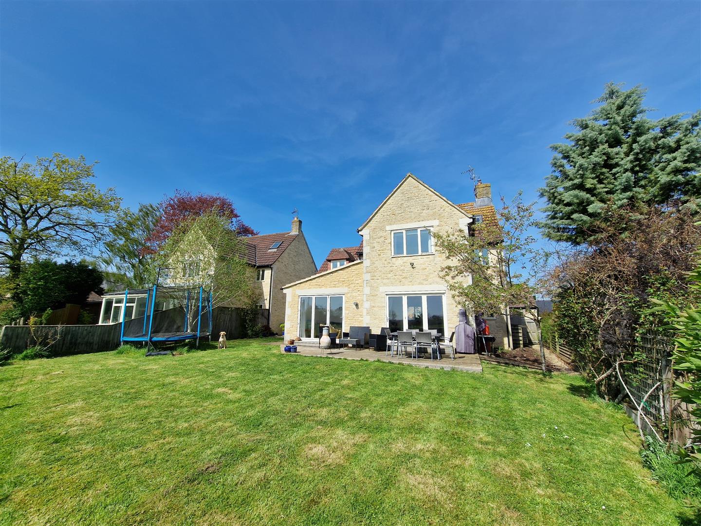 5 The Cedars, Lea