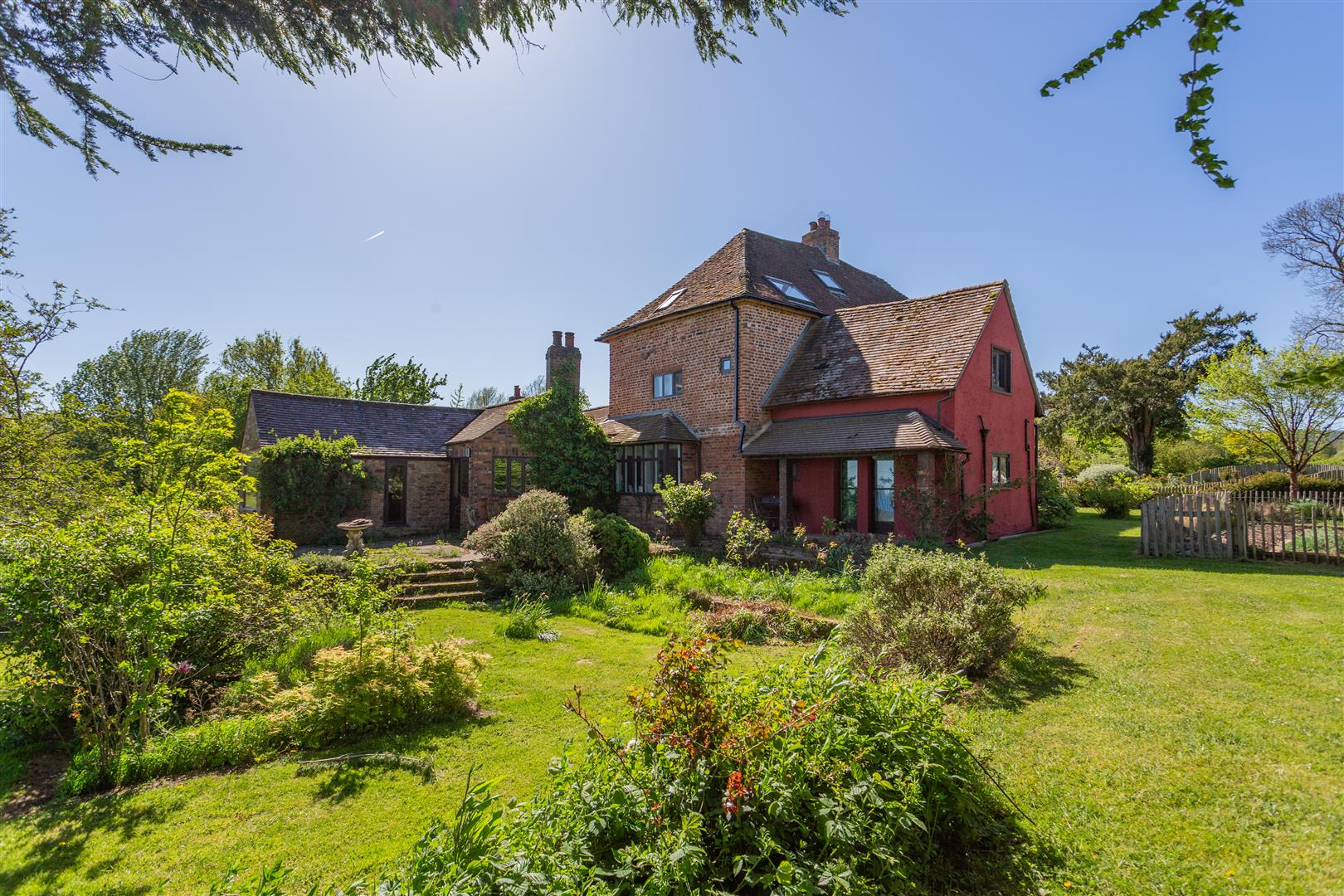 Cliffords Mesne, Newent