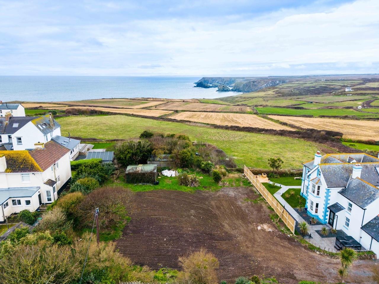 BUILDING PLOT WITH SEA VIEWS, THE LIZARD