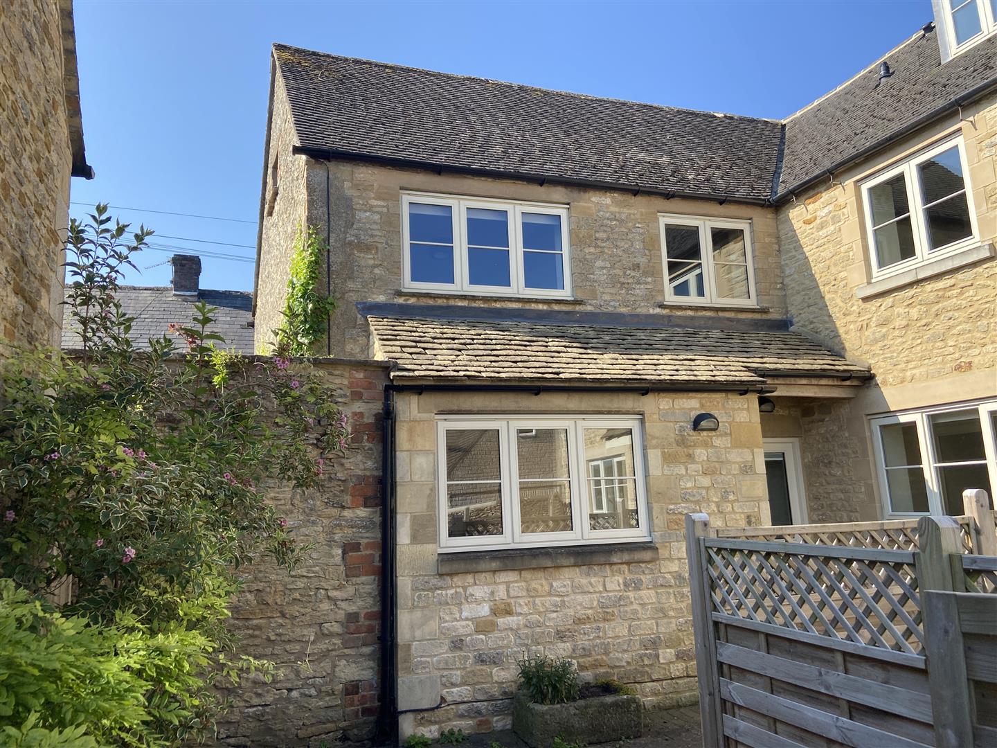 2 Landgate Mews, Stow-on-the-Wold