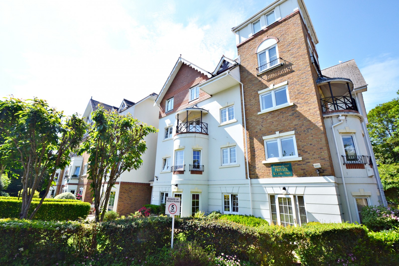 IDEALLY LOCATED ONE BEDROOM RETIREMENT APARTMENT