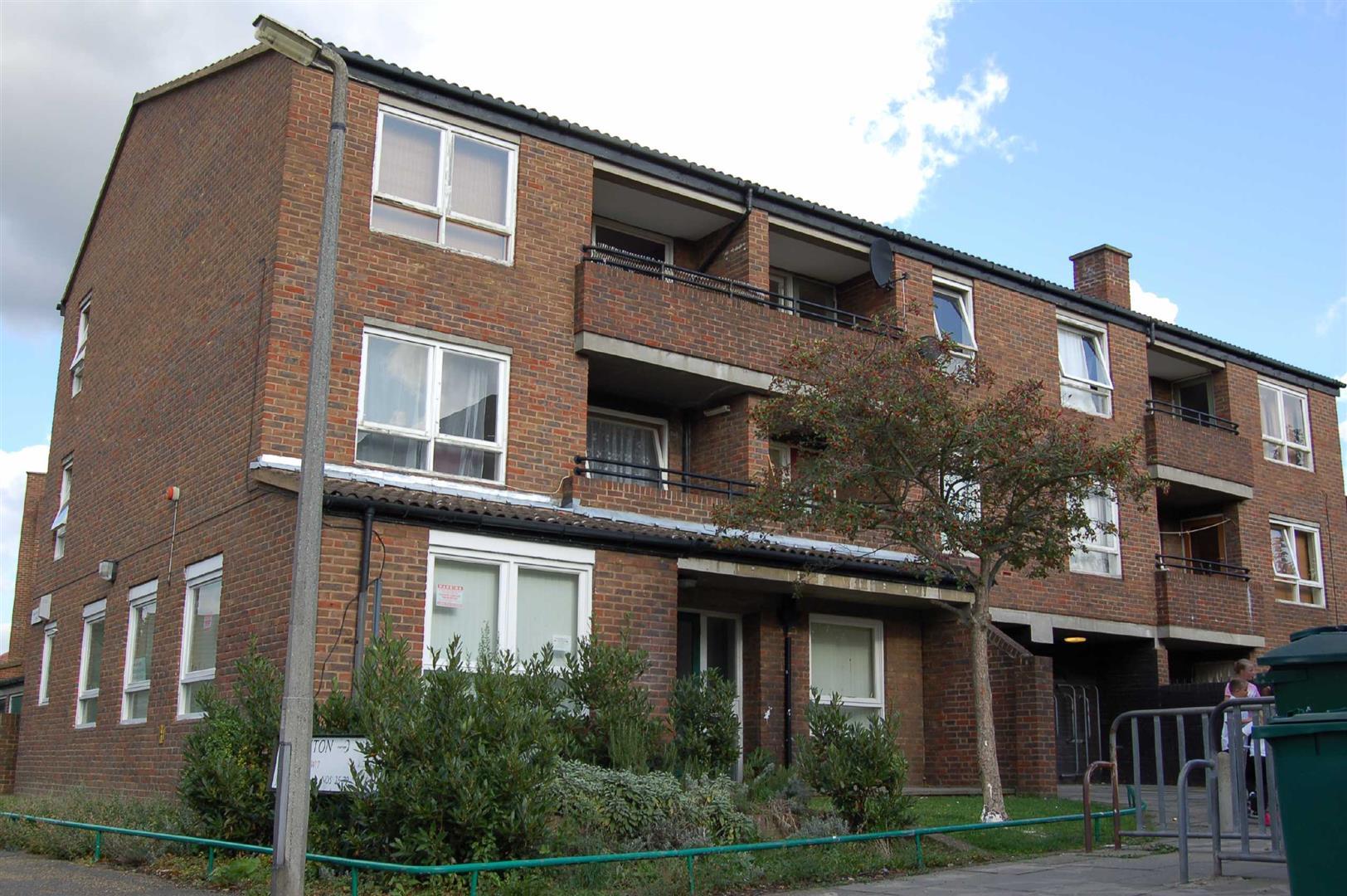 Singleton Close, Colliers Wood 1 bed £900 Eddison White