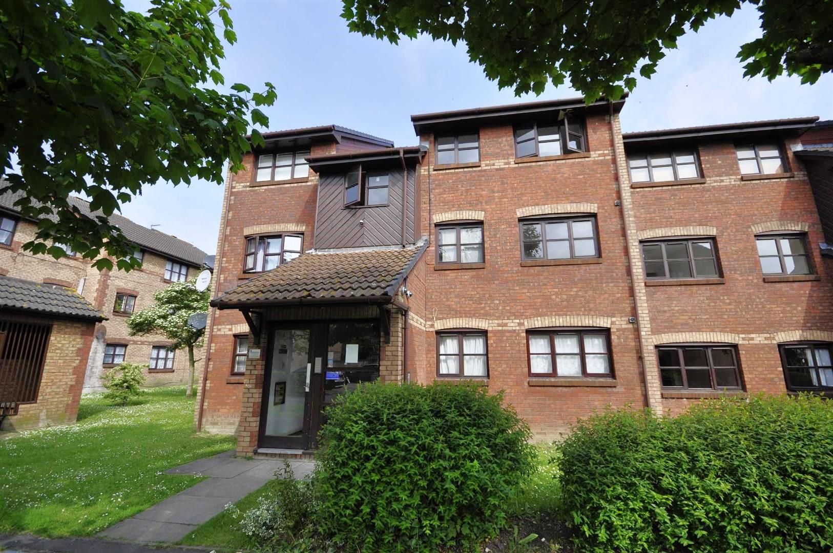 Lowry Crescent, Colliers Wood Borders