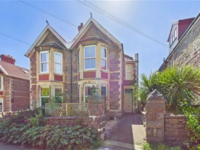 Mid Clevedon with excellent amenities nearby