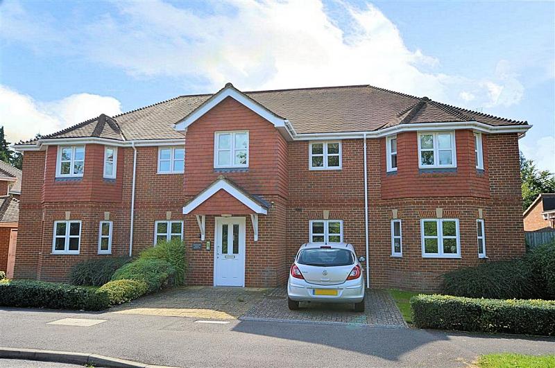 Carpenters Court, The Crescent, Mortimer Common, Reading, RG7