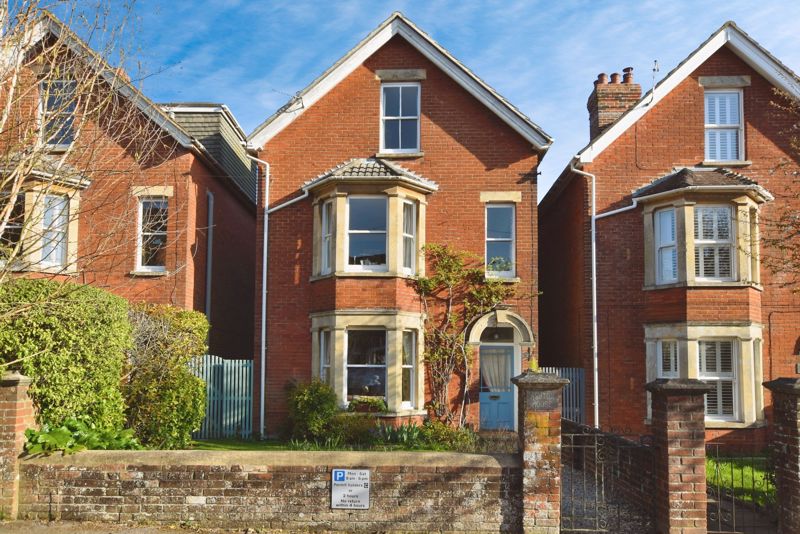 Bourne Avenue, Salisbury ***video Tour***