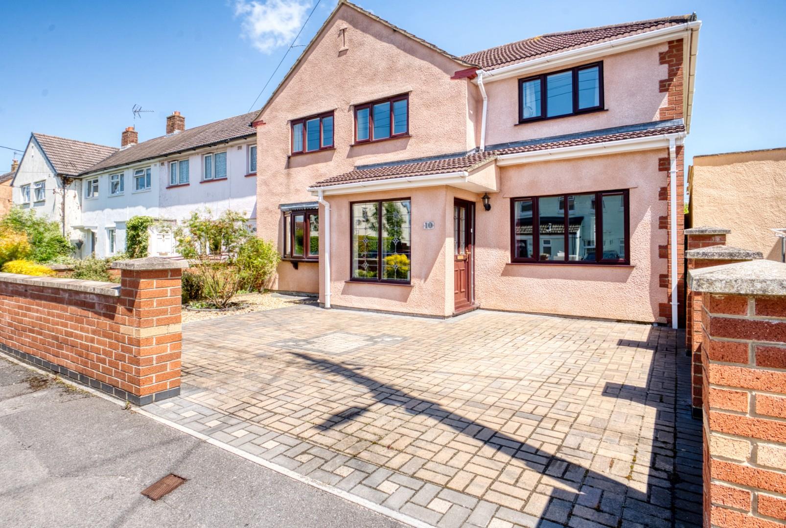 Beautifully presented four bedroom family home, situated within the semi-rural village of Claverham