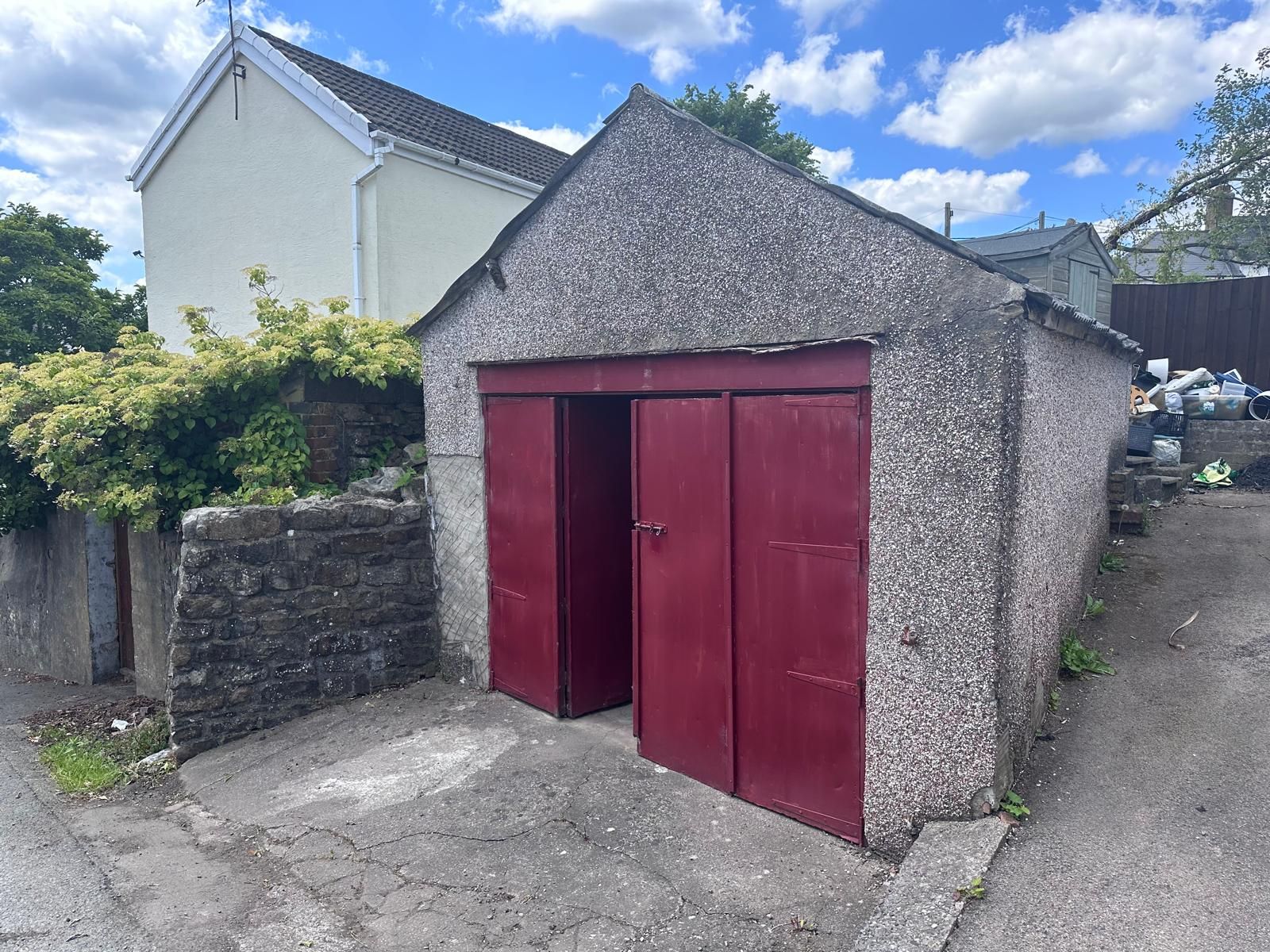 Garage, Chapel Road, Pontnewynydd, Pontypool