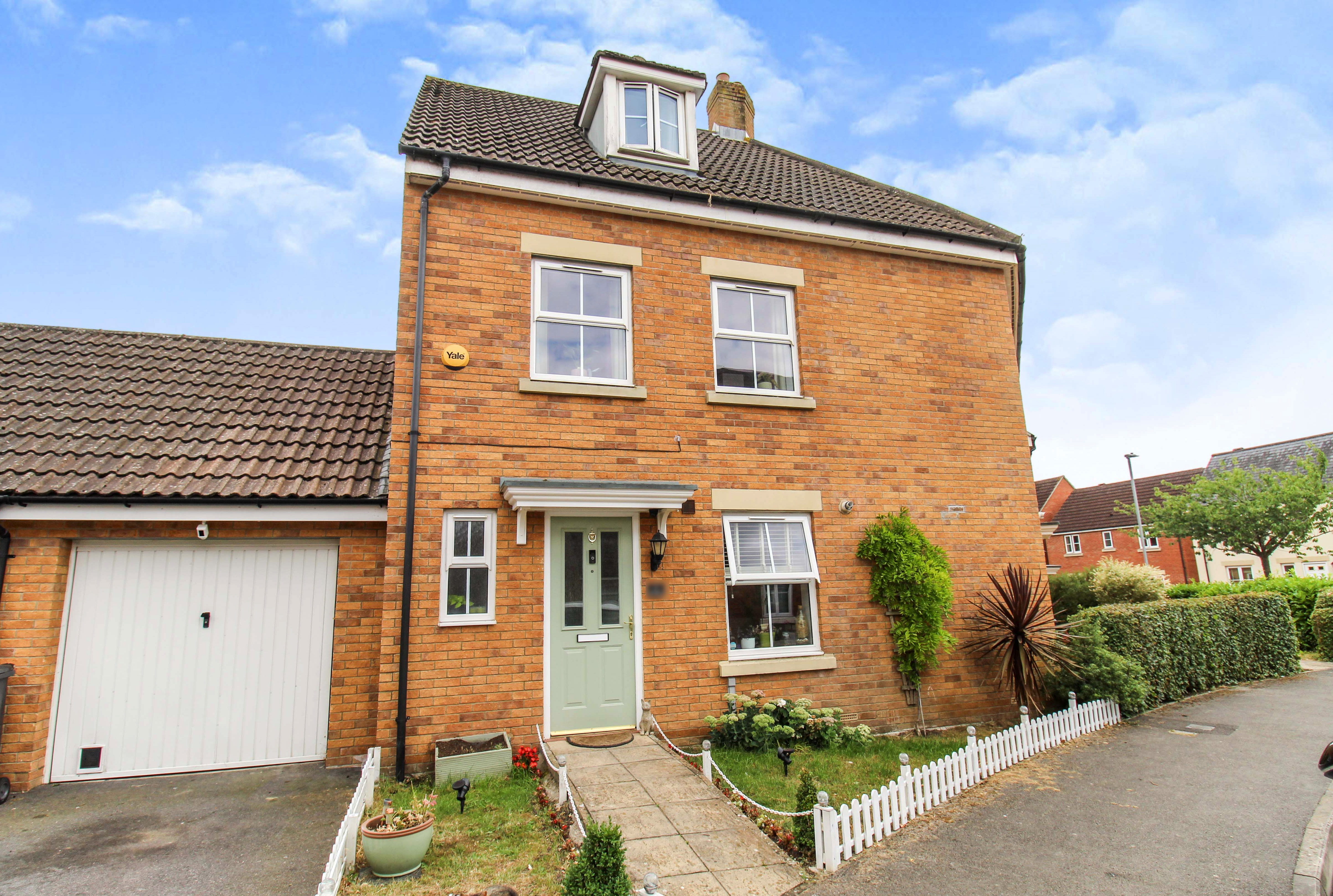 Maunders Drive, Staverton