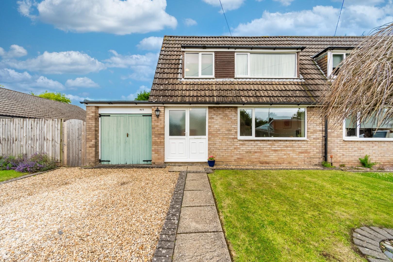 Beautifully presented four bedroom family home in central Yatton