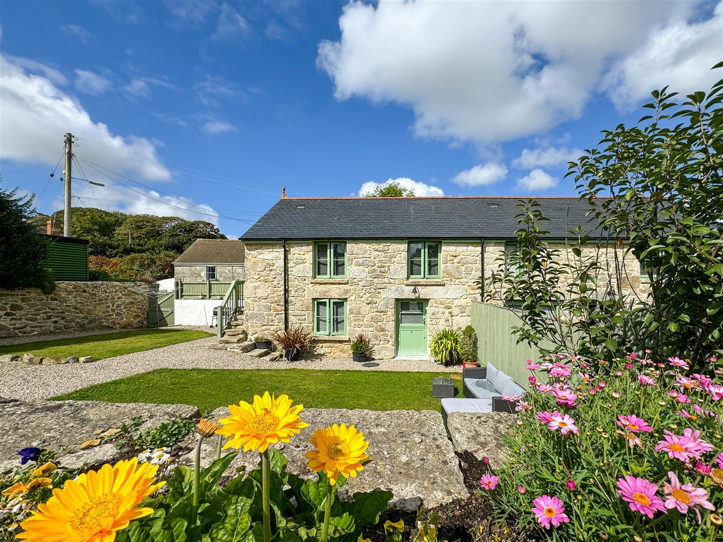 MODERN CONVERTED BARN, GODOLPHIN CROSS