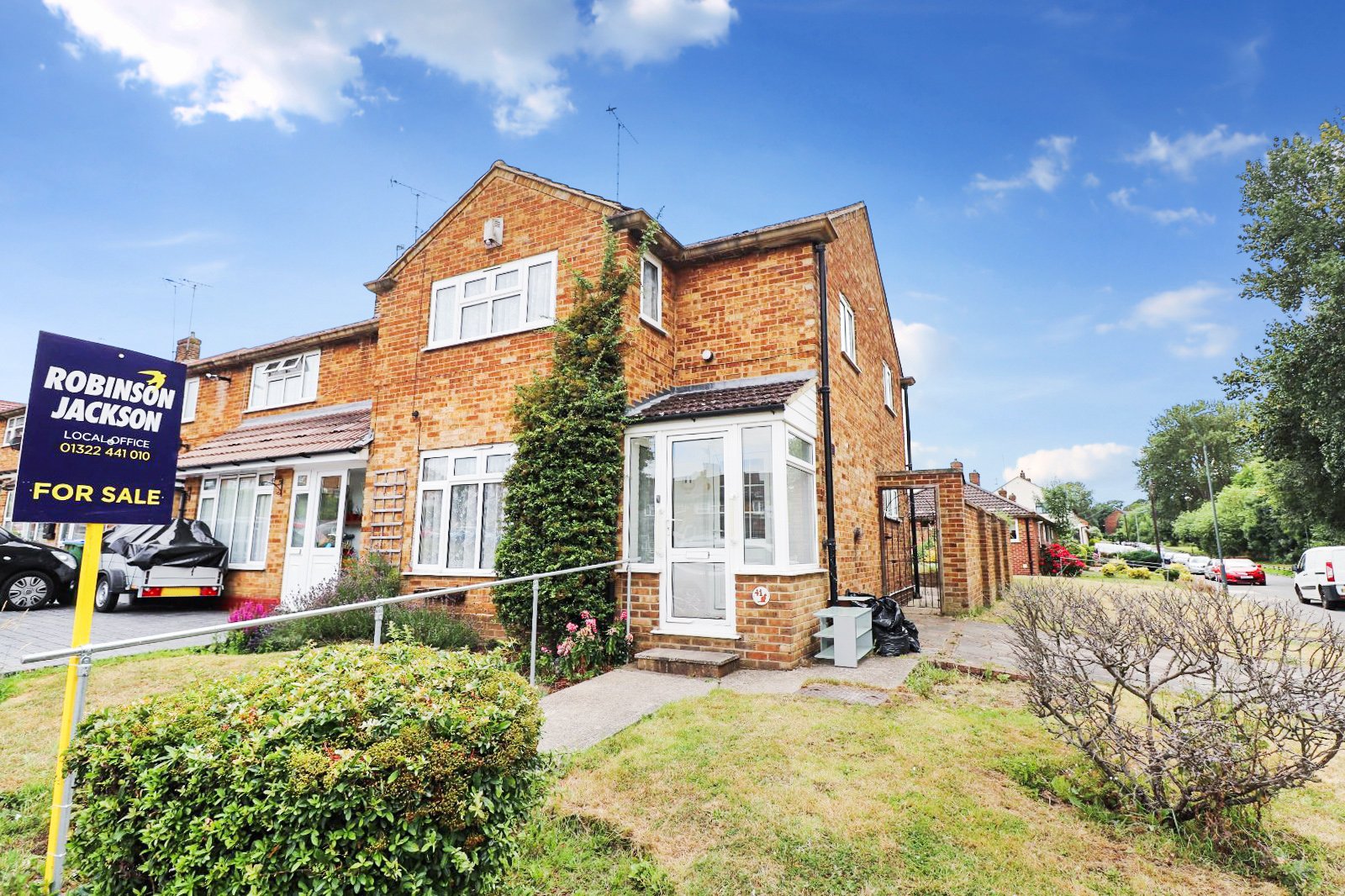 Streamway, Upper Belvedere, Kent, DA17 3 bed £350,000 Robinson