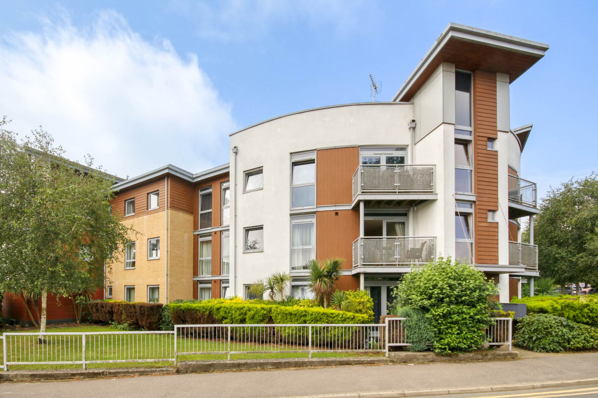 Kelvin Gate, Bracknell