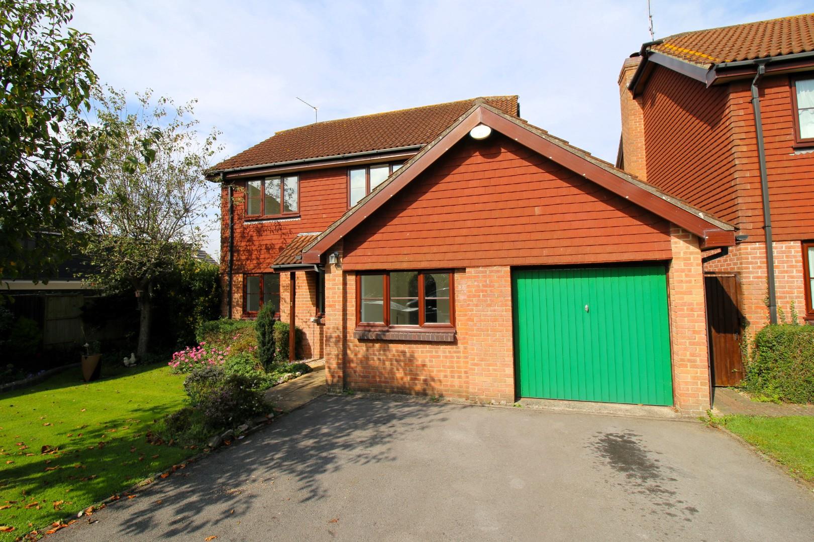 Detached family home in desirable cul-de-sac within the village of Congresbury