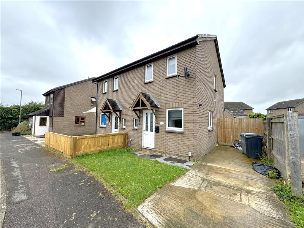 Bracken Close, CARTERTON, OX18