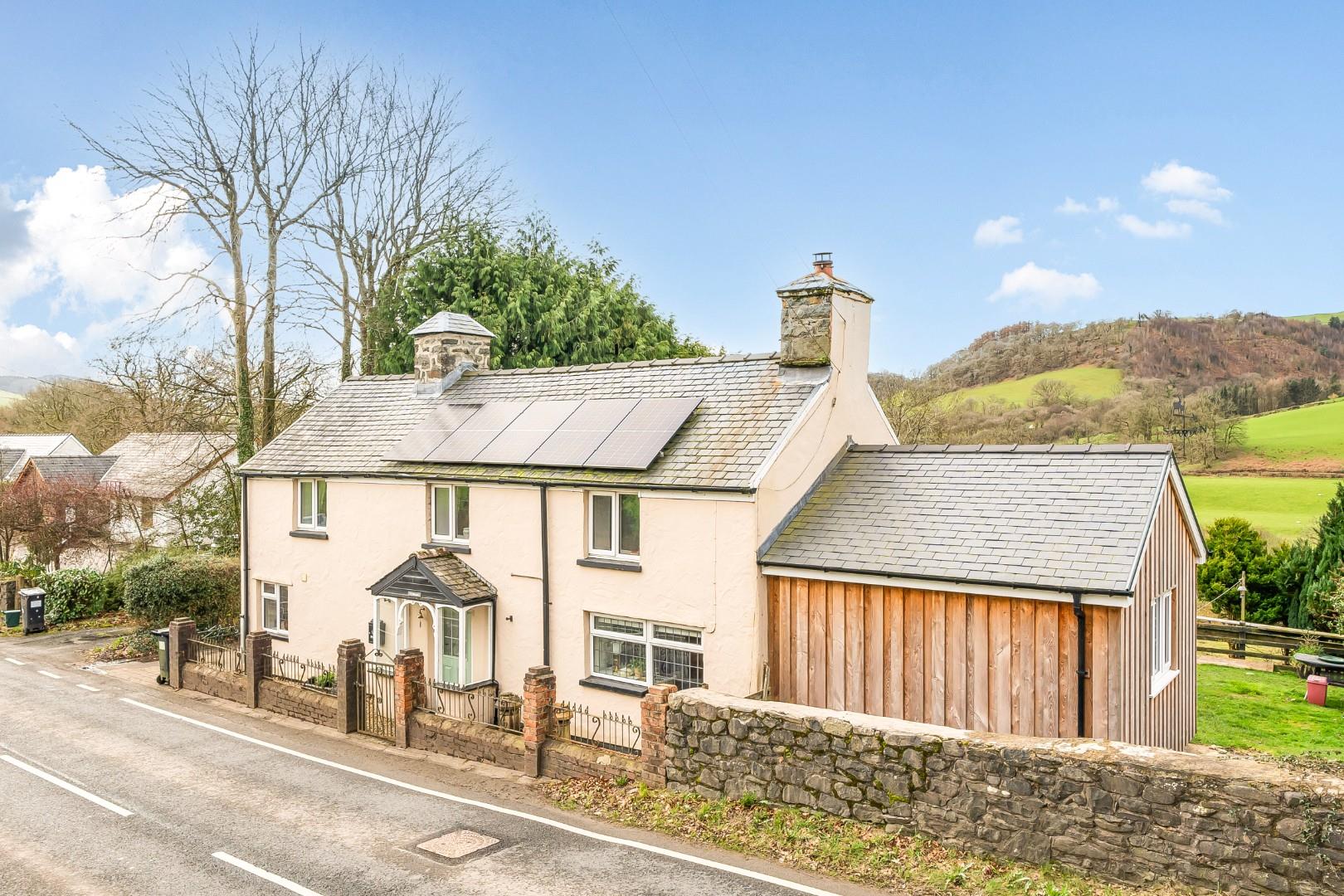 Cwmllinau, Machynlleth