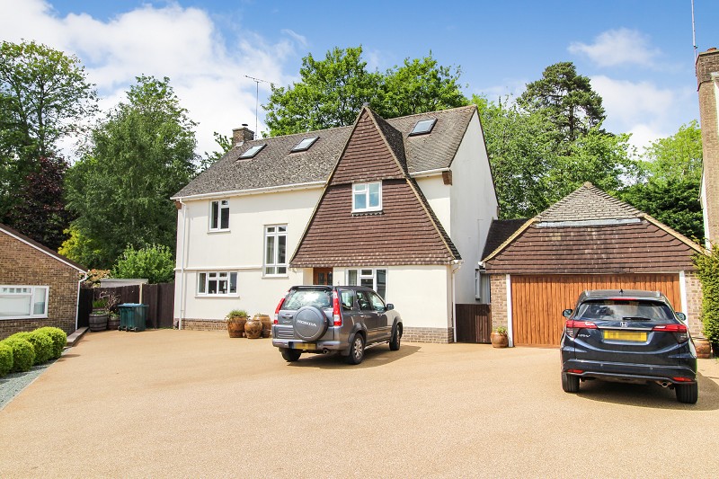 Pine Shaw, Crawley, West Sussex. RH10 7TN