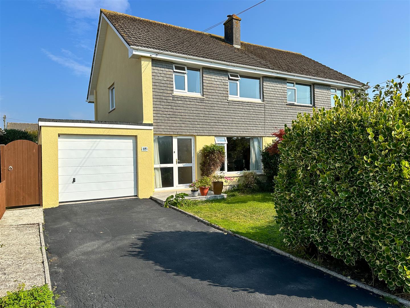 SPACIOUS FAMILY HOME, HELSTON