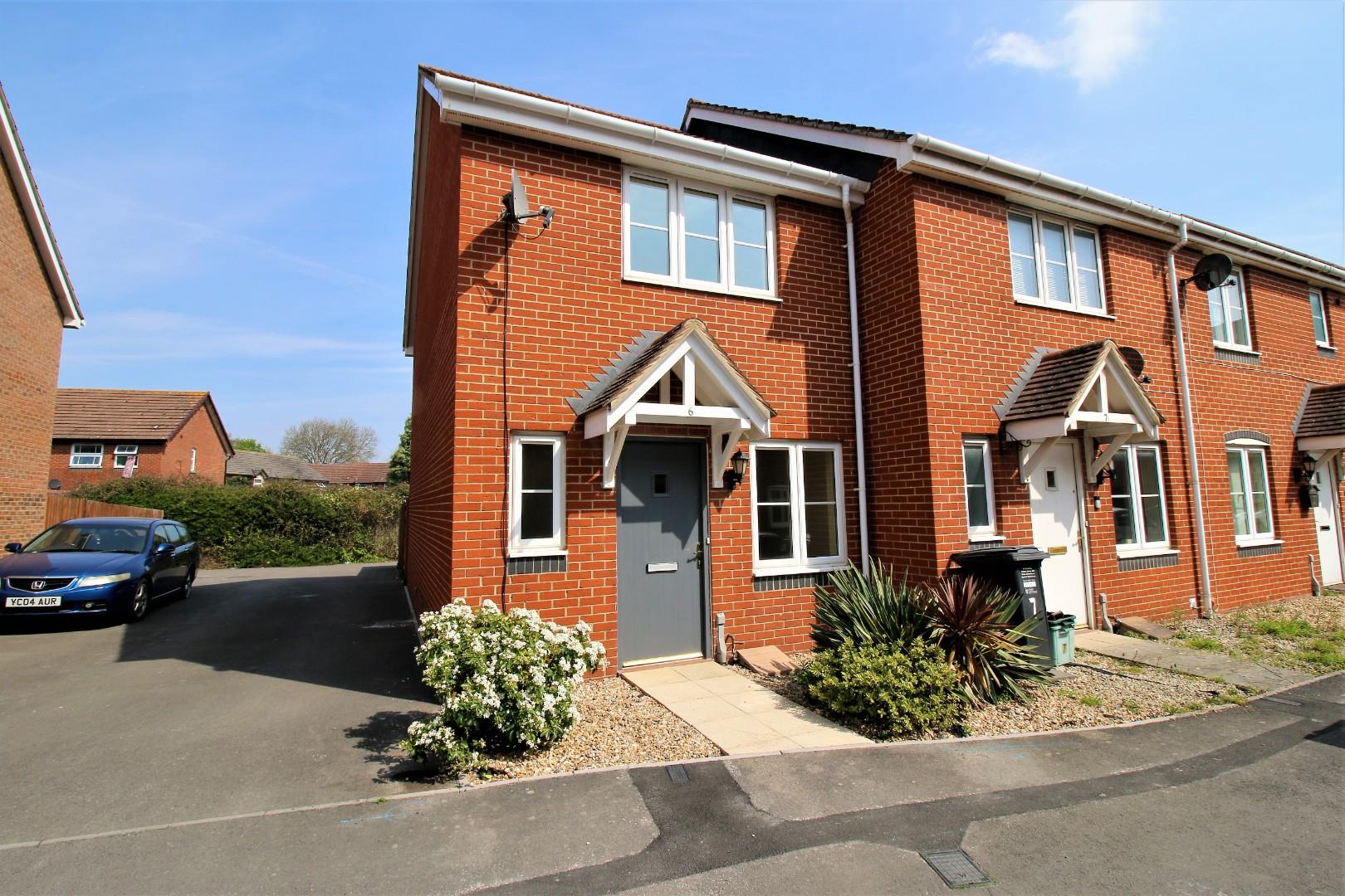 Well presented modern two bedroom house, in the village of Yatton
