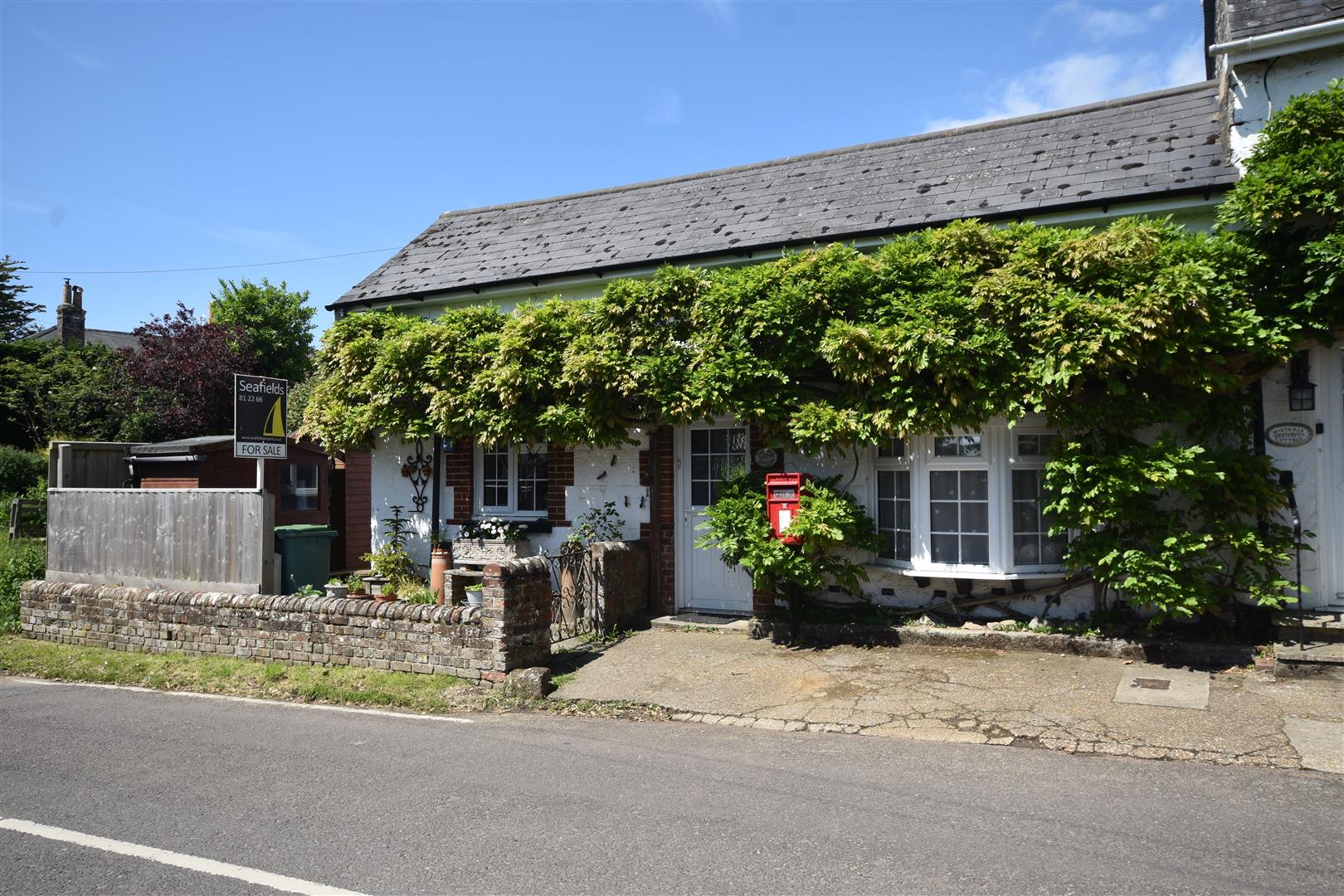 High Street, Newchurch, PO36 0NF