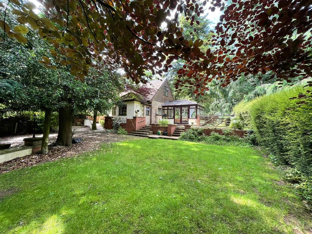 Stinchcombe Hill, Dursley, GL11 6AQ