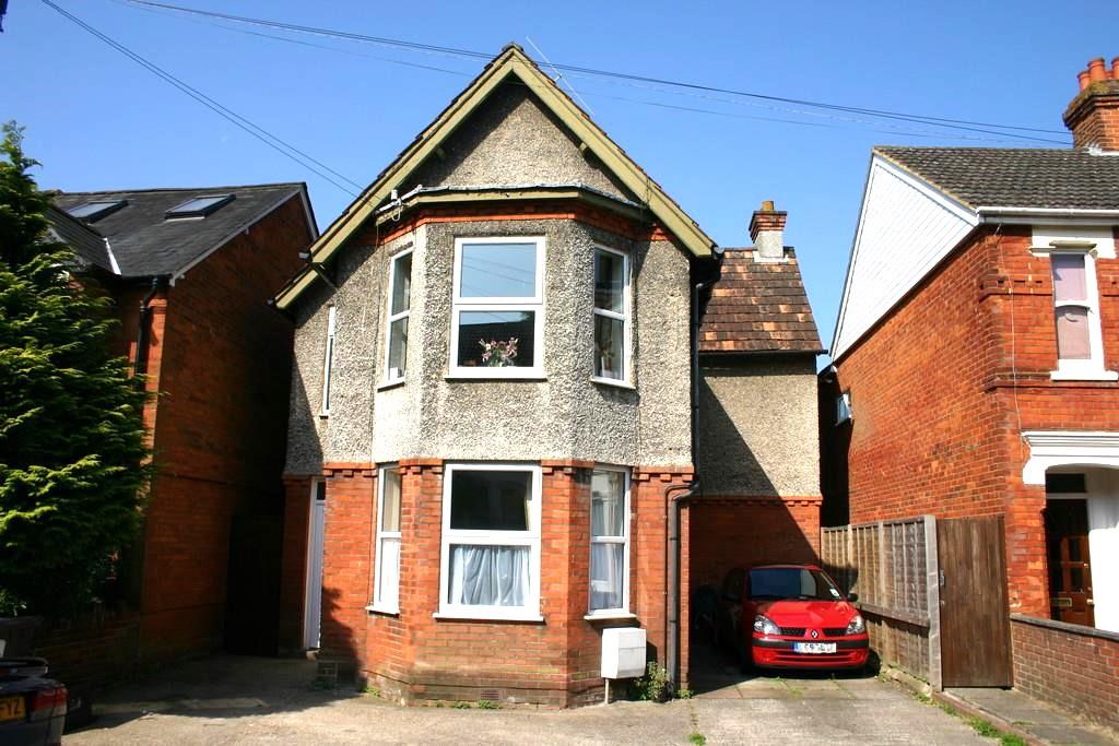 Belle Vue Road, Salisbury