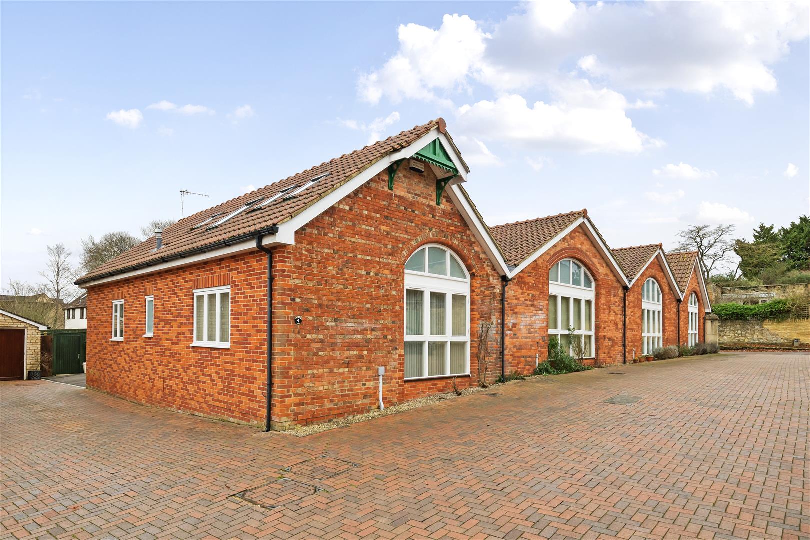 Edreds Court, Calne