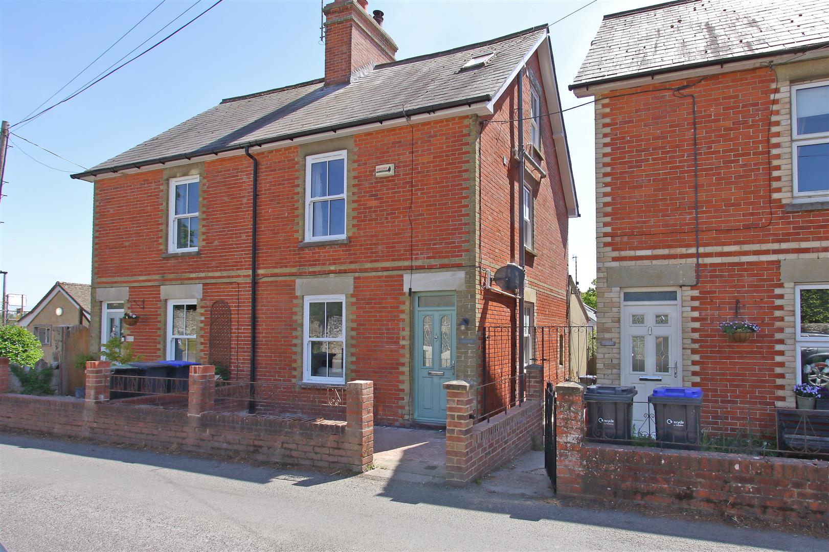 The Avenue, Tisbury