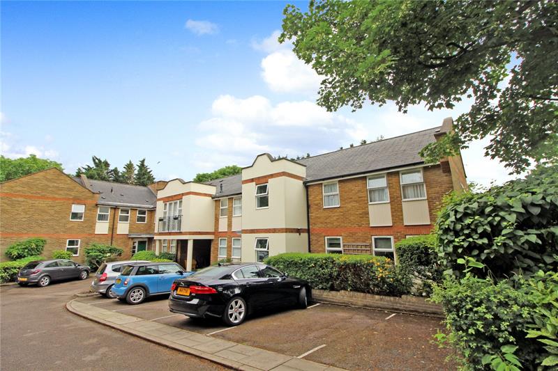 Foxwood Green Close, Enfield, EN1