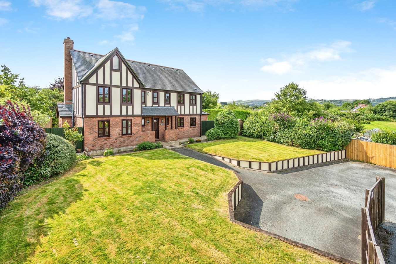 Llanidloes Road, Newtown, SY16