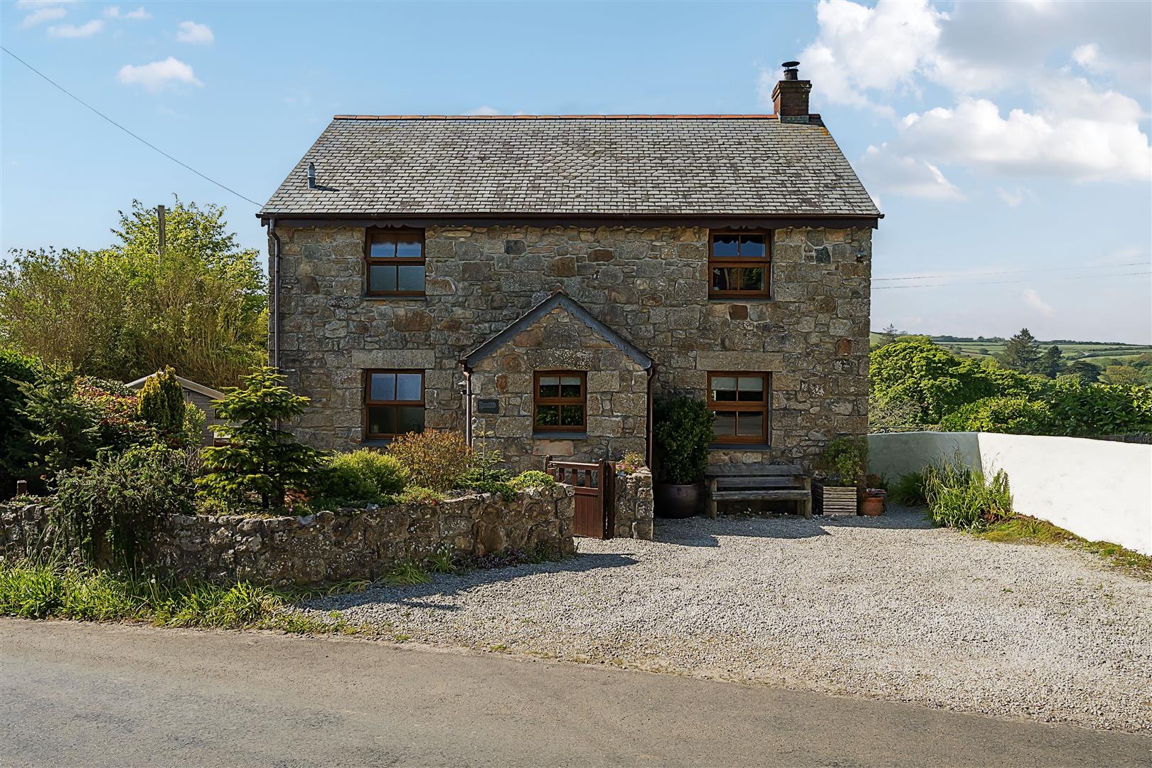 WELL PRESENTED FAMILY HOME, COVERACK BRIDGES