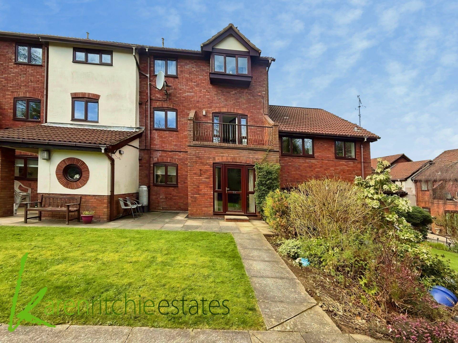 Greenmount Court, Heaton