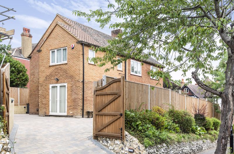 Woodcote Grove Road, West Coulsdon