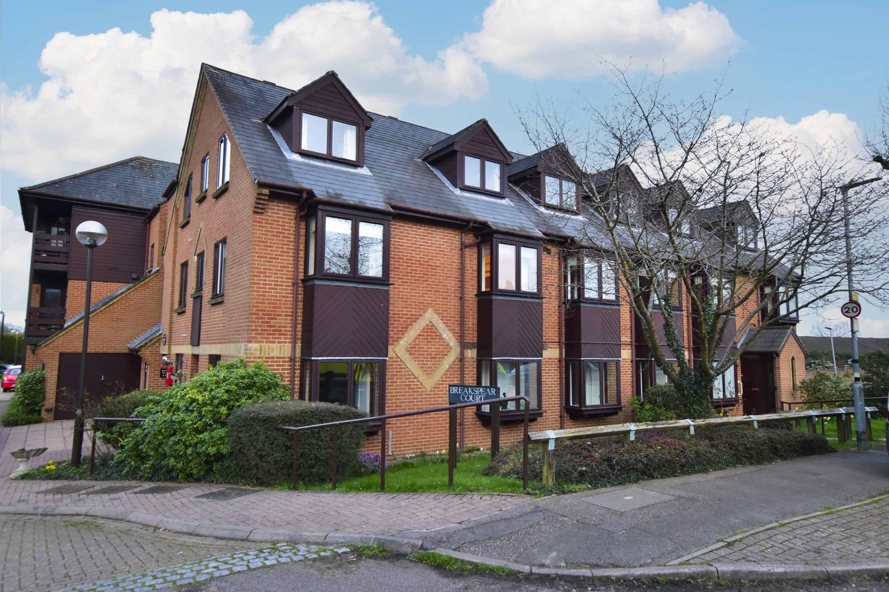 The Crescent, Abbots Langley